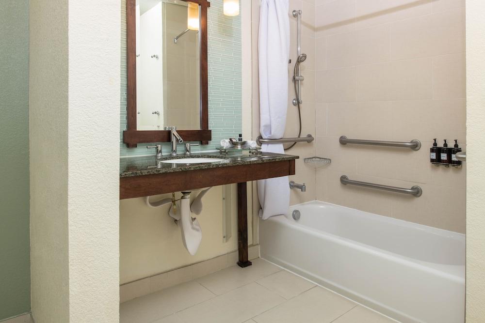 Toll House 4*